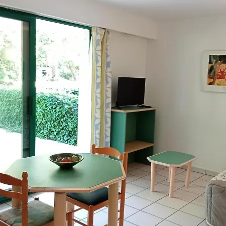 Apartment Avec Terrasse Et Parking, Proche Et Port - Fr-1-551-25 *